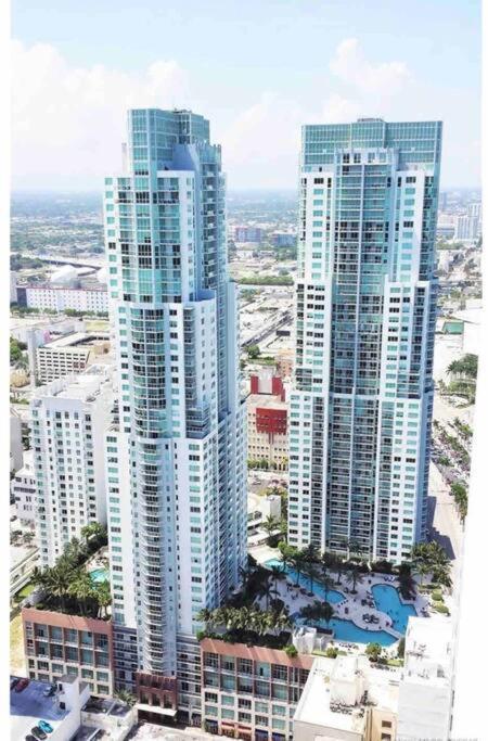 Resort And Luxurious Living In Downtown Miami Bagian luar foto