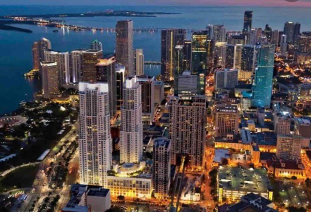 Resort And Luxurious Living In Downtown Miami Bagian luar foto