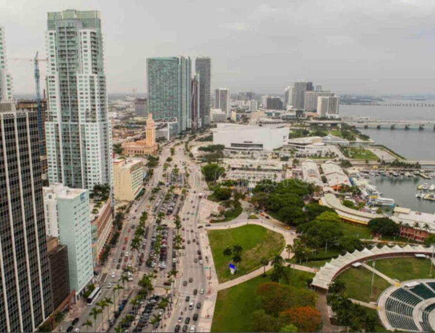 Resort And Luxurious Living In Downtown Miami Bagian luar foto